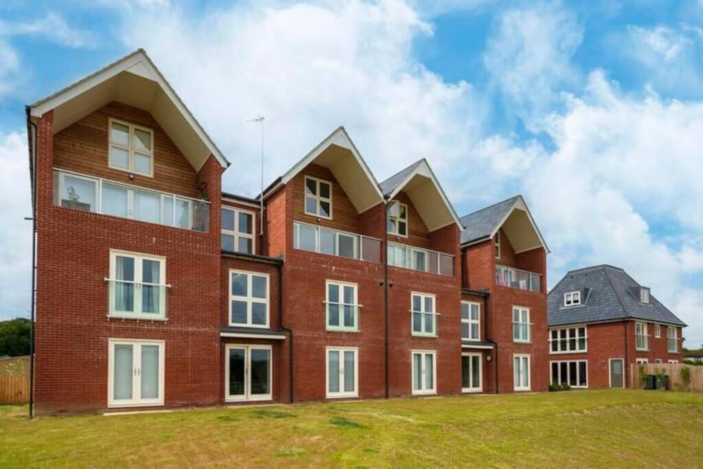 Riverside Haven In 우드브리지 외부 사진