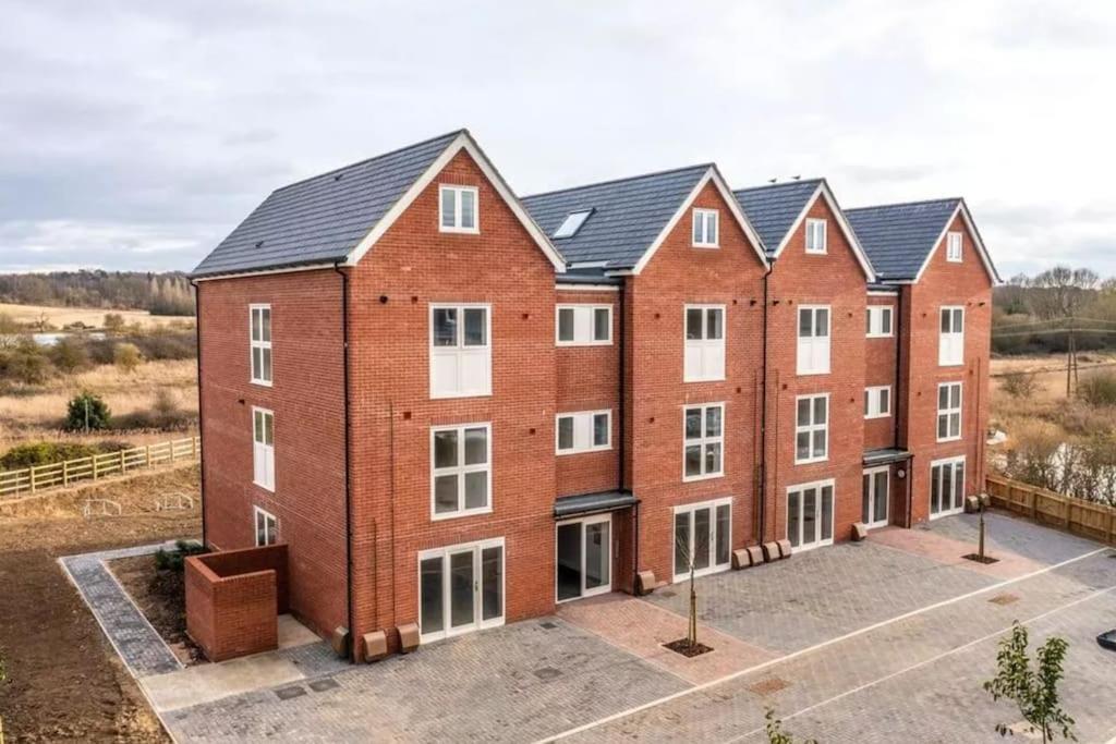 Riverside Haven In 우드브리지 외부 사진