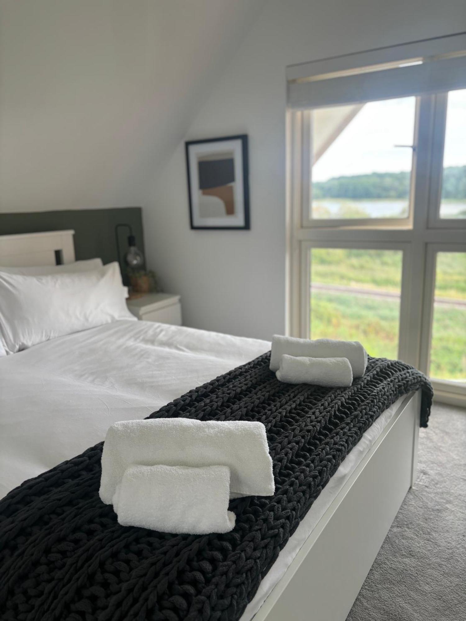Riverside Haven In 우드브리지 외부 사진